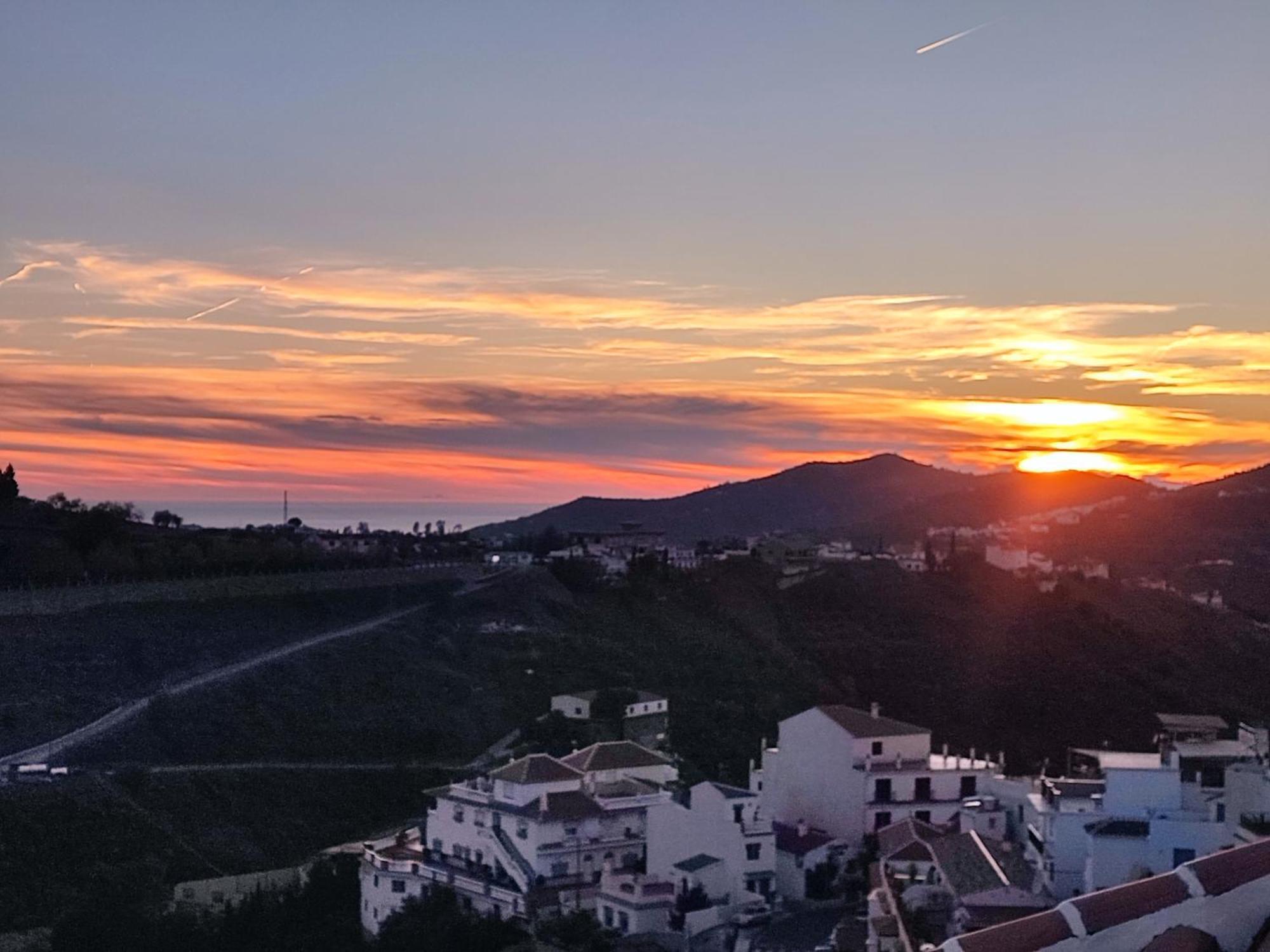 Penthouse With Hot Tub And Air Conditioning Offering Breathtaking Panoramic Mountain And Sea Views Cómpeta Buitenkant foto